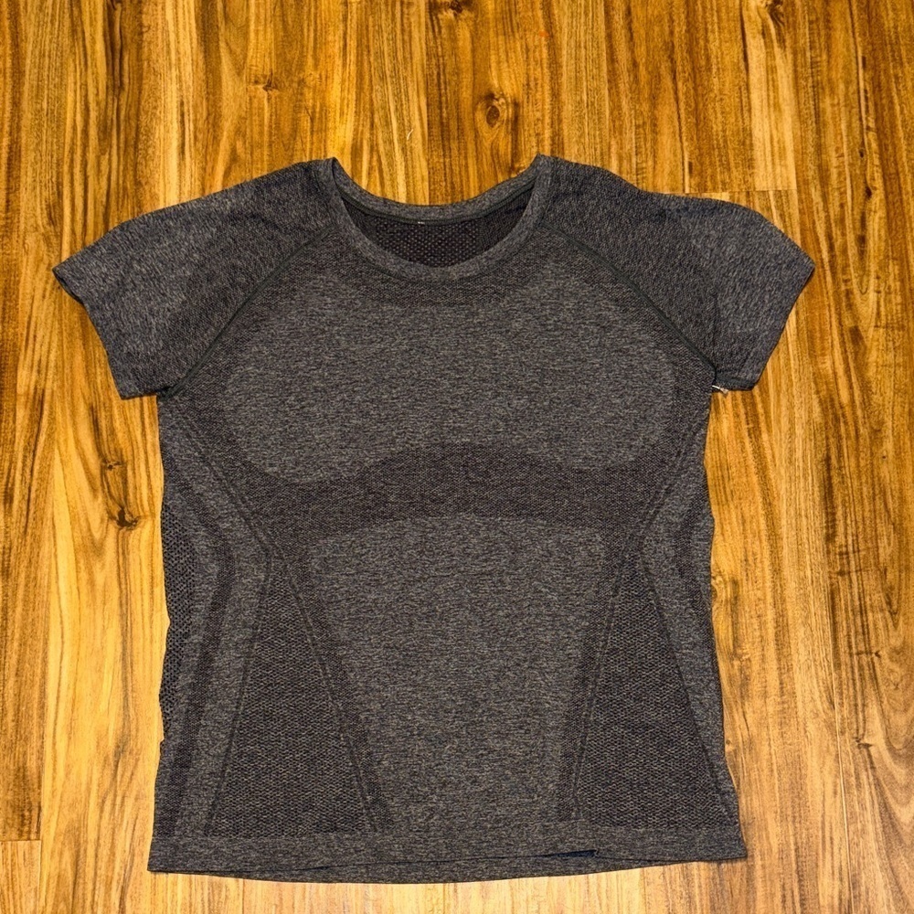 Athleta women’s large Gray shirt top momentum seamless gray crew neck workout